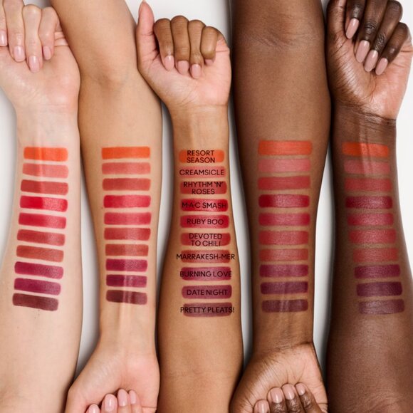 MAC Powder Kiss Lip + Cheek Mousse - DEVOTED TO CHILI - Picture 2 of 4